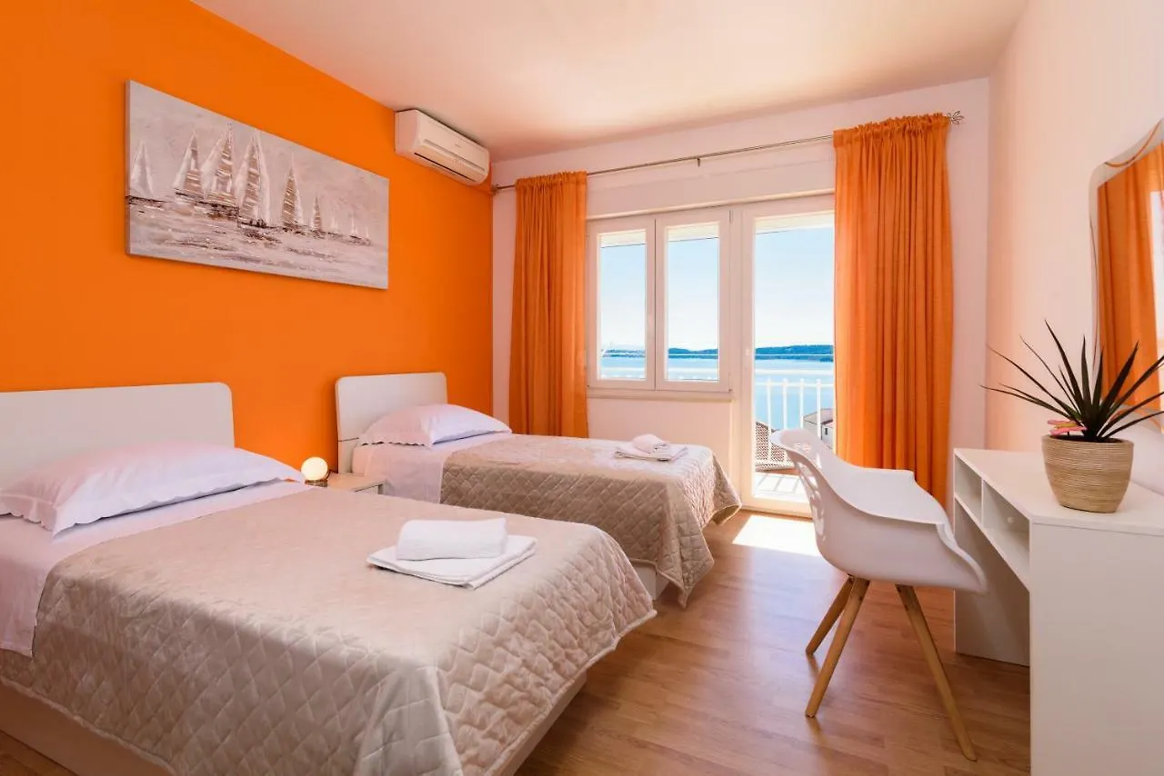 Accommodation Mamut Трогир Апартаменты