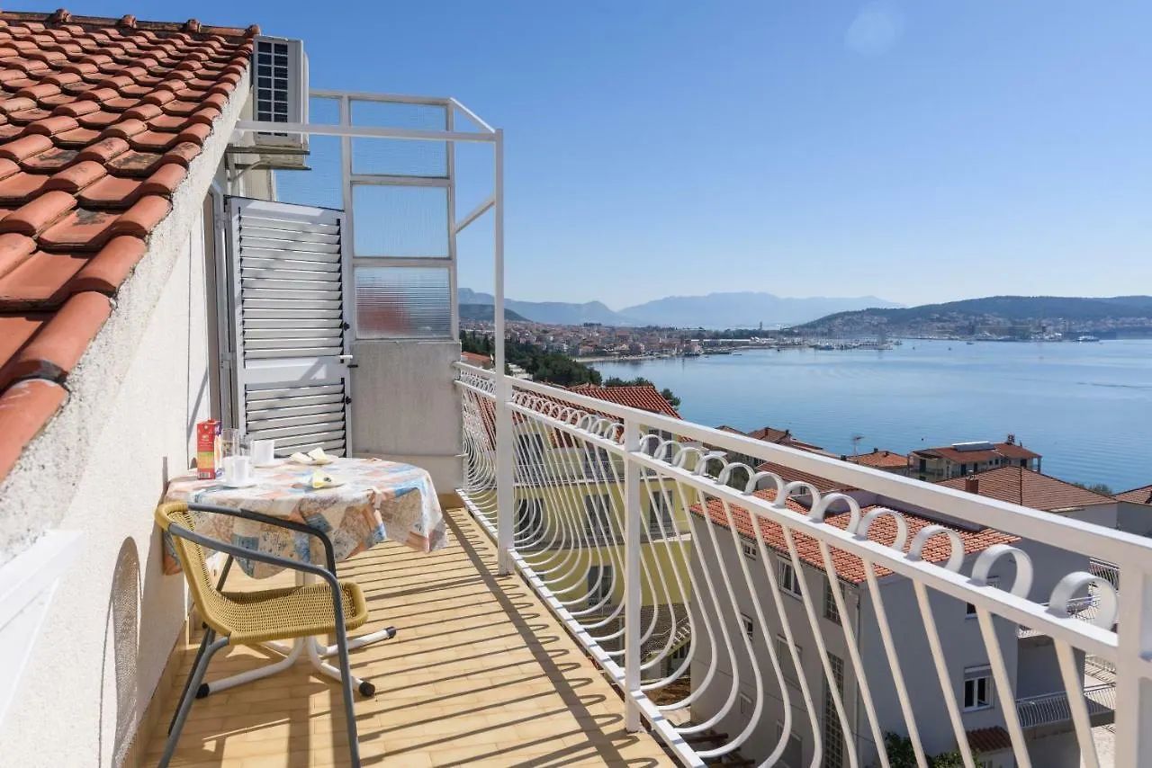 Accommodation Mamut Трогир Апартаменты